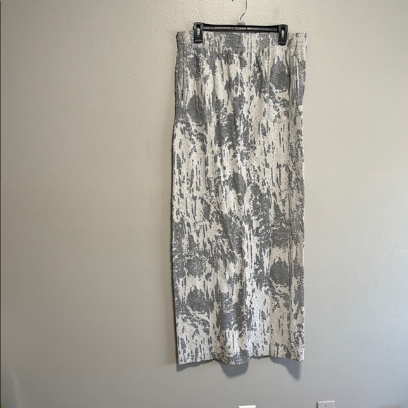 Norma Kamali Dresses & Skirts - Elegant Gray Patterned Skirt Norma kamali